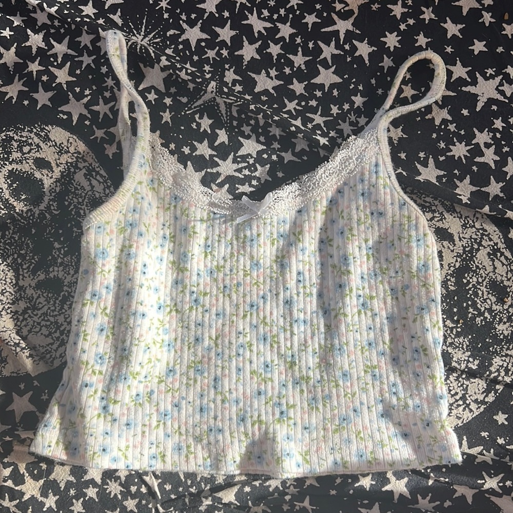 adorable brandy melville floral crop top